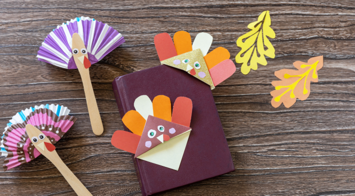 Thanksgiving traditions: Turkey bookmark crafts
