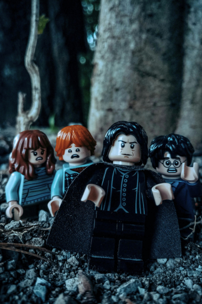 4 LEGO minifigures of Harry Potter characters.